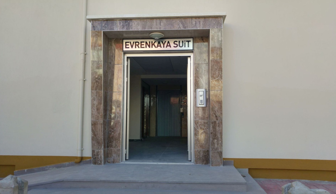 Evrenkaya Suit